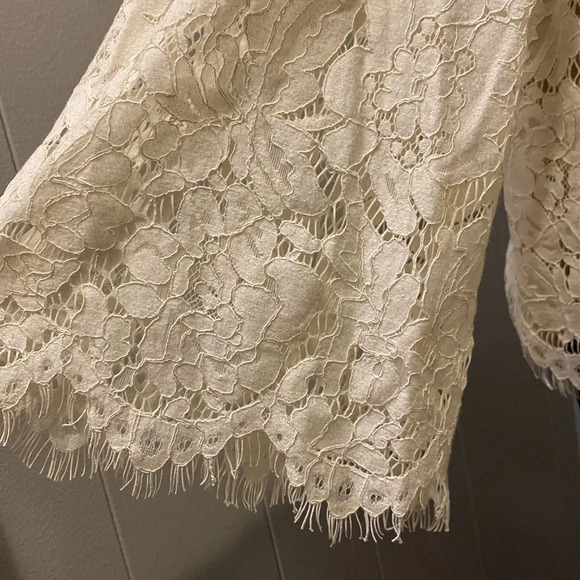 CHASER Medium Metallic Ivory Lace Open Back Bell Sleeve Lined Blouse Top - Picture 6 of 10